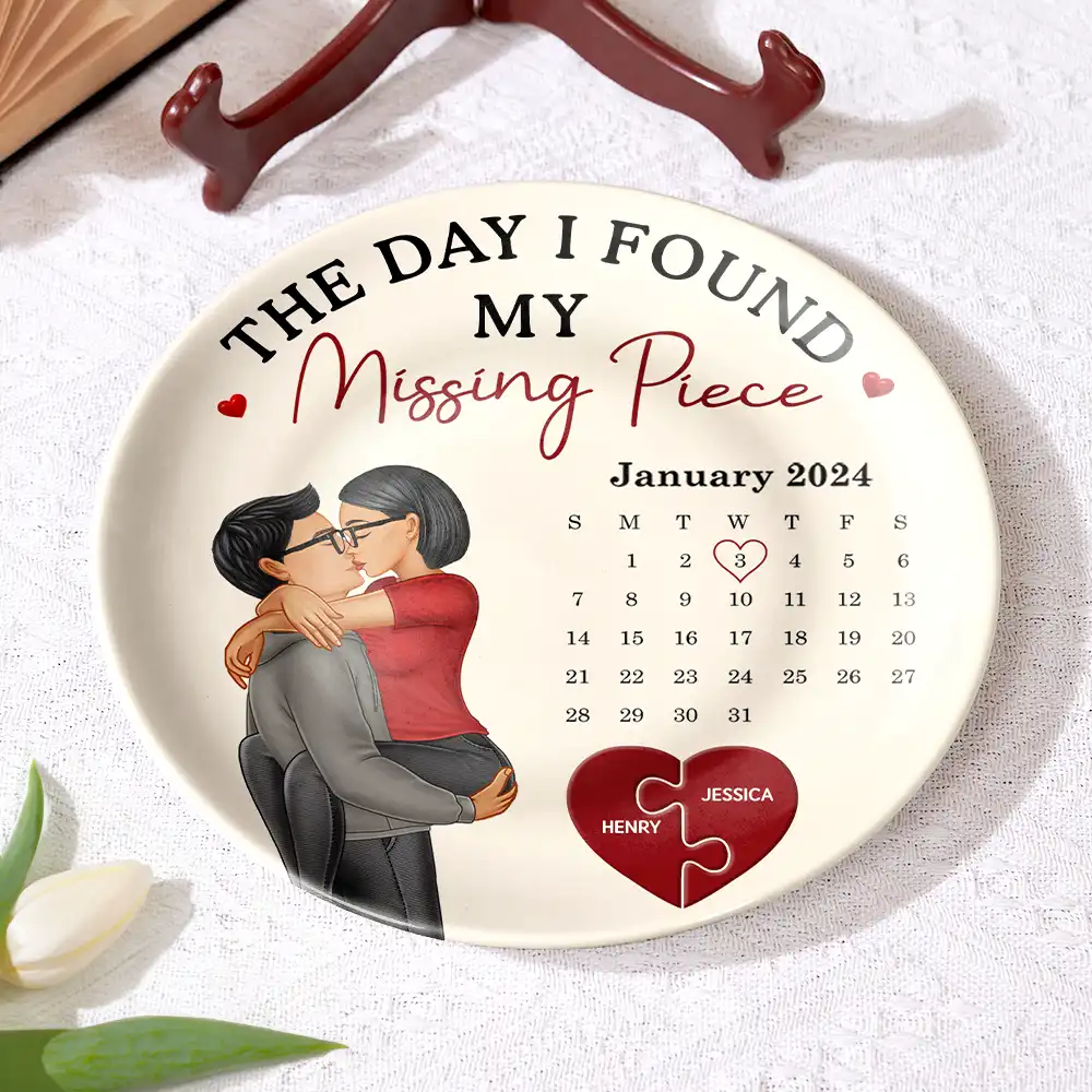 Calendar The Day I Found My Missing Piece Kissing Couples - Personalized Ceramic Plate - Image 4