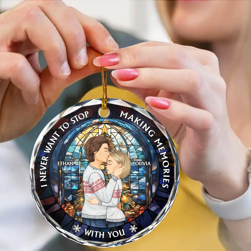 Christmas Couple Sideview Stained Glass Making Memories - Personalized Circle Glass Ornament - Image 4
