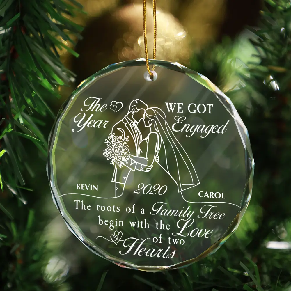 First Christmas Couple The Roots Of A Family Tree Begin - Personalized Circle Glass Ornament - Image 3