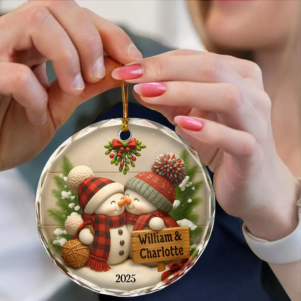 Kissing Snowman Couple Christmas - Personalized Circle Glass Ornament - Image 4