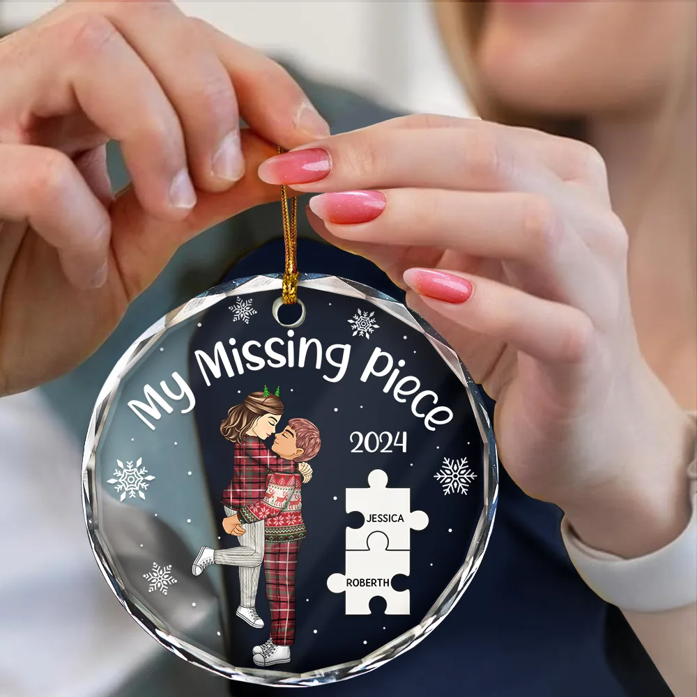 My Missing Piece Christmas Cartoon Kissing Couple - Personalized Circle Glass Ornament - Image 4