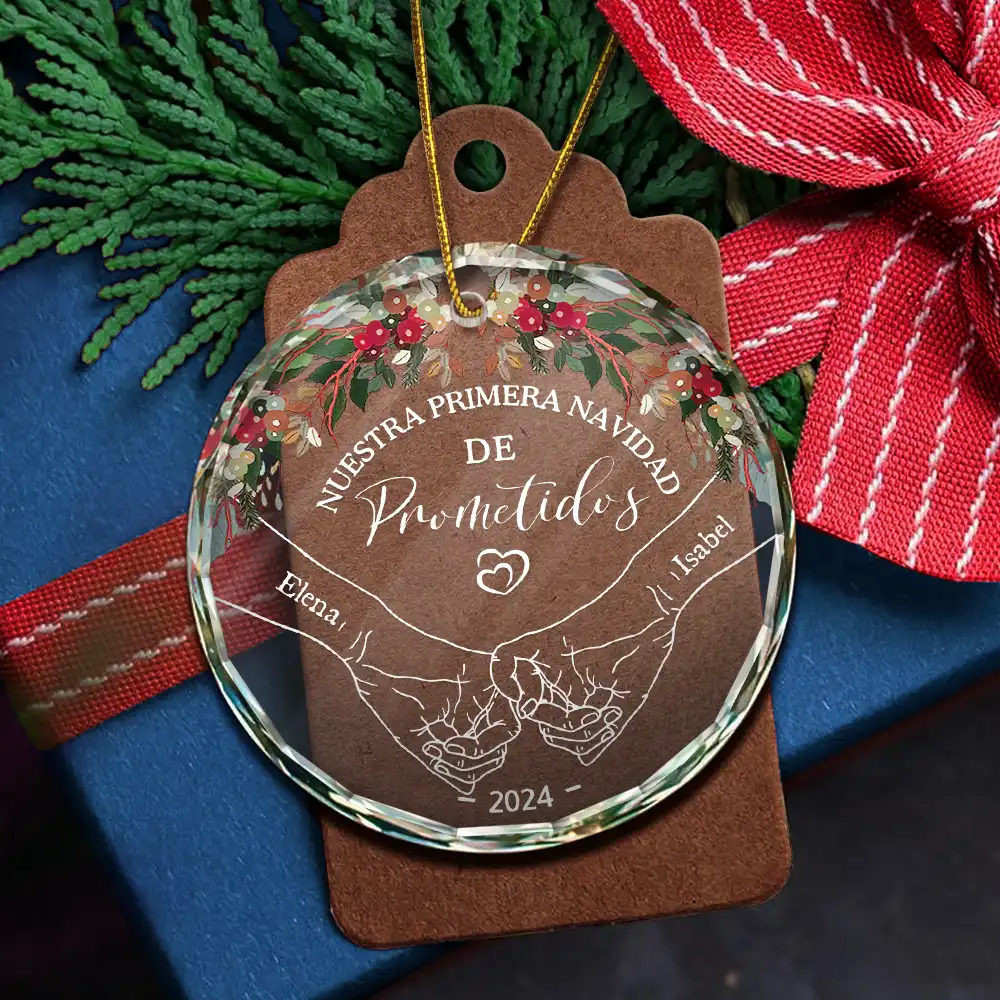 Nuestra Primera Navidad Casados - Adorno De Cristal Circular Personalizado - Image 5