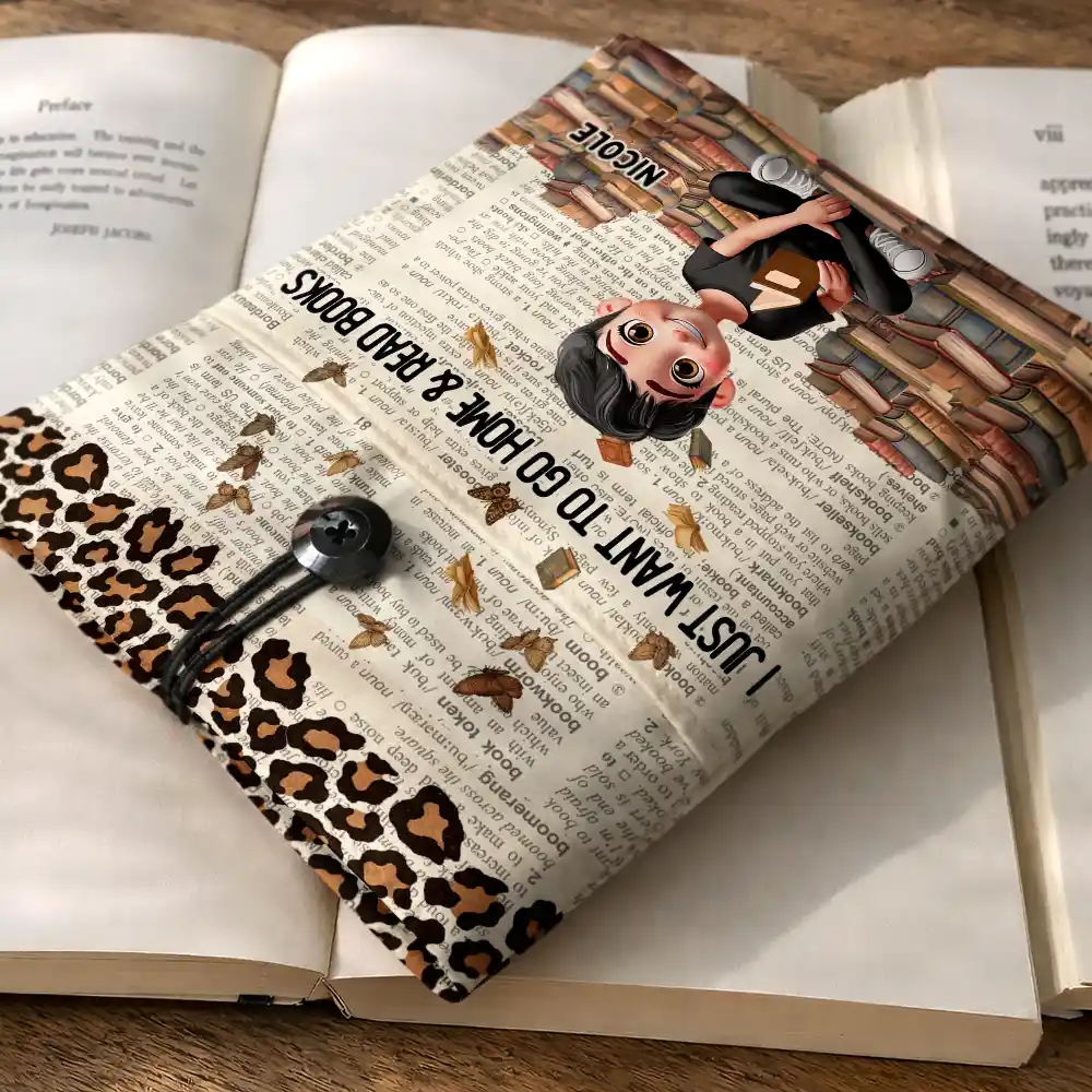 The World Belongs To Those Who Read - Personalized Book Sleeve - Image 3
