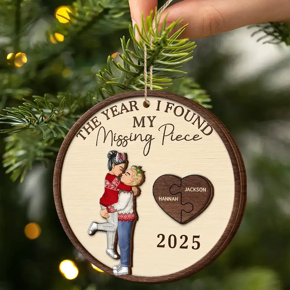 The Year I Found My Missing Piece Cartoon Kissing Couples - Personalized 2-Layered Wooden Ornament - Image 2