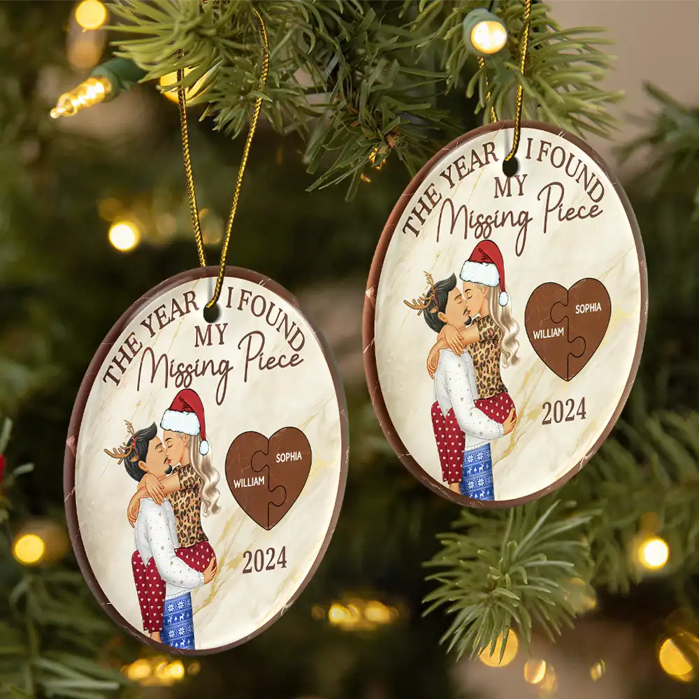 The Year I Found My Missing Piece Kissing Couples - Personalized Circle Ceramic Ornament - Image 2