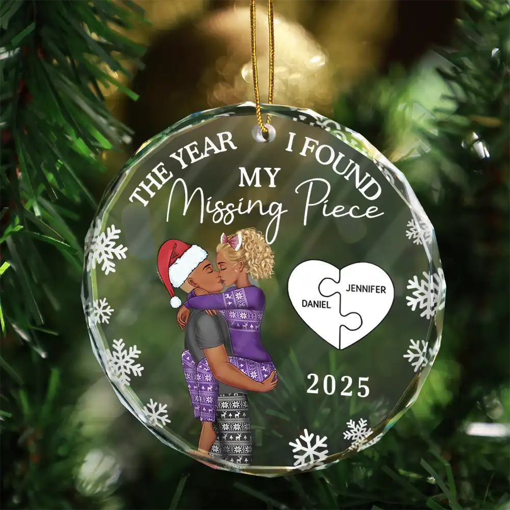 The Year I Found My Missing Piece Kissing Couples - Personalized Circle Glass Ornament - Image 3