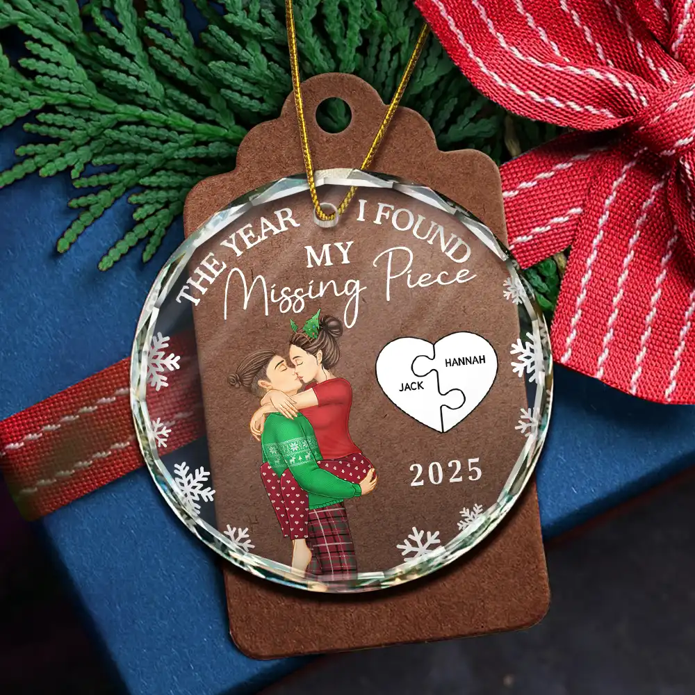 The Year I Found My Missing Piece Kissing Couples - Personalized Circle Glass Ornament - Image 5