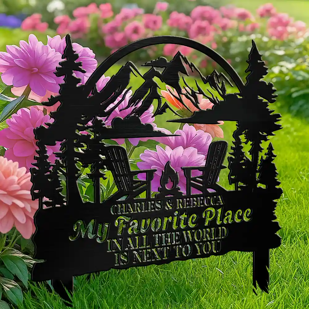 Welcome To Our Place You And Me We Got This - Personalized Metal Garden Stake - Image 4